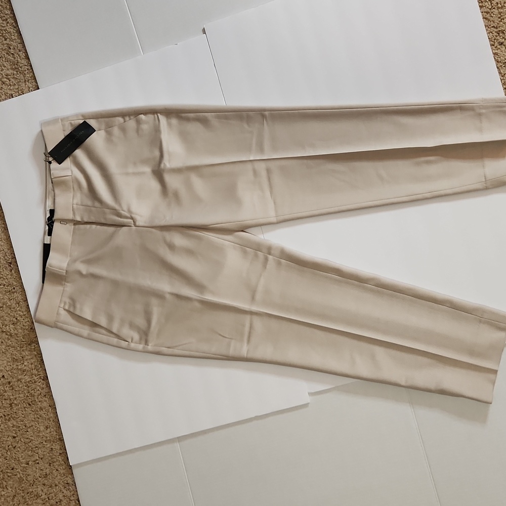 Banana republic 8R Avery syraight through hip and thigh